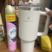 Avaliação da Juliana Martins comparando tamanho do copo